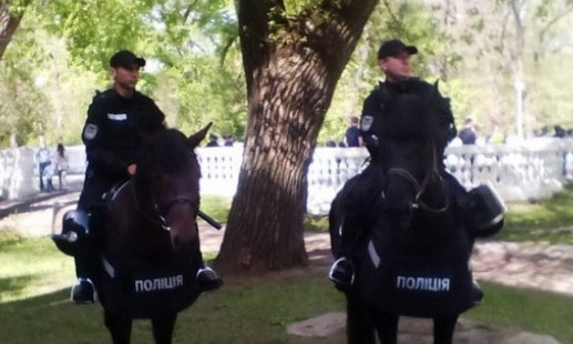 Полиция Днепра пересела на лошадей