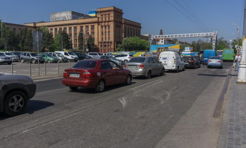 Ремонт дорог в Днепре: работы на проспекте Яворницкого вызвали пробку 
