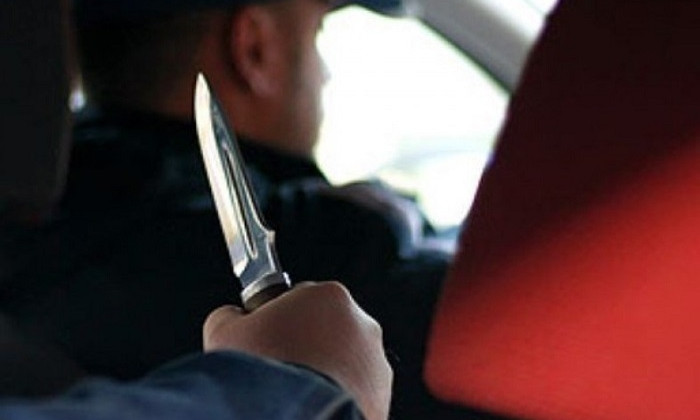 В Днепре грабители с ножом отобрали у автомобилиста 20 тысяч долларов
