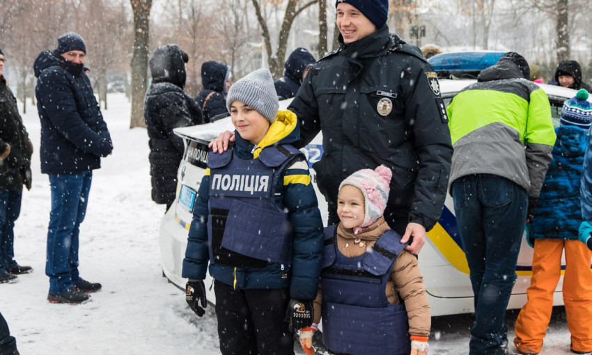 В Днепре сотрудники полиции играли с детьми 