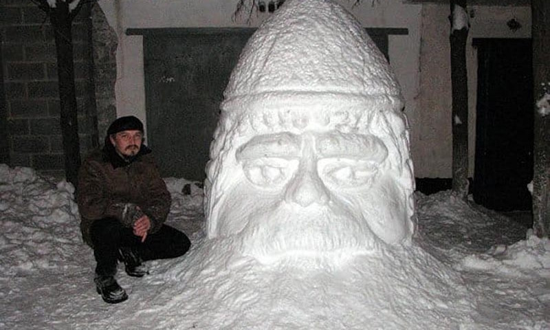 Снежный флешмоб: жители Днепропетровщины лепят снеговиков