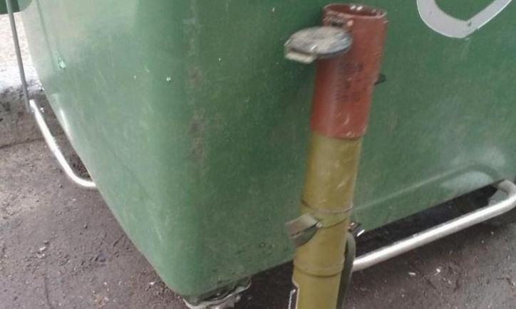 Днепрянин нашел в мусорном баке тубус от гранатомета