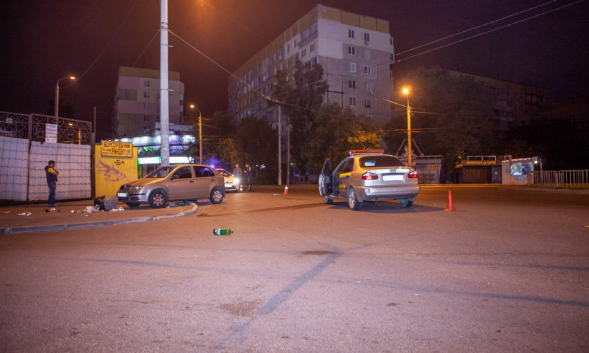 ДТП в Днепре: возле Березинского рынка авто охранной службы въехало в Skoda