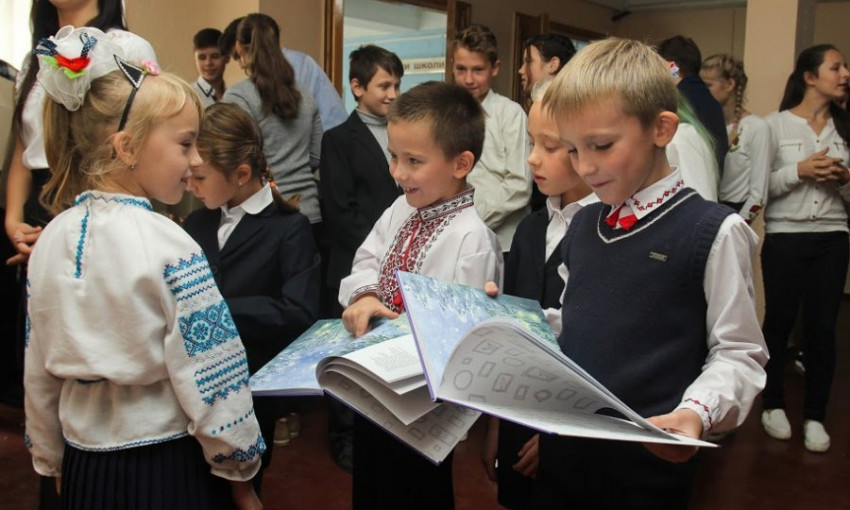 В днепровской школе появился уголок буккроссинга 