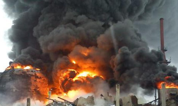 Пожар в Днепре: сотрудники ГСЧС тушили квартиру на Гусенко