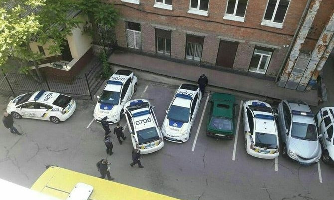 Двойной удар: в Днепре полицейский Prius задел два других авто