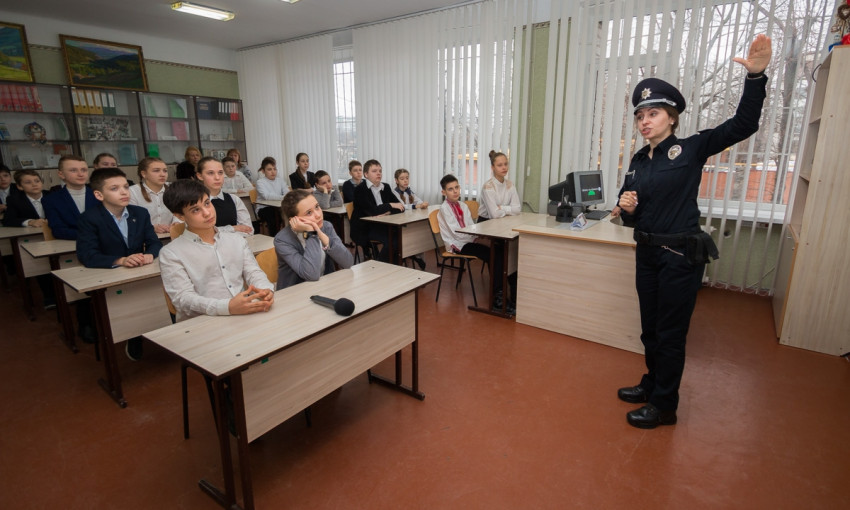 Полицейские в школе: в Днепре детей будут учить правоохранители 