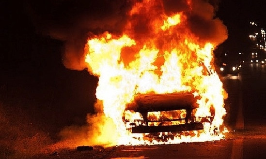 На Днепропетровщине загорелось авто 