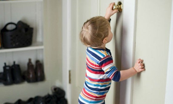 На Днепропетровщине двухлетний ребенок закрылся в квартире 