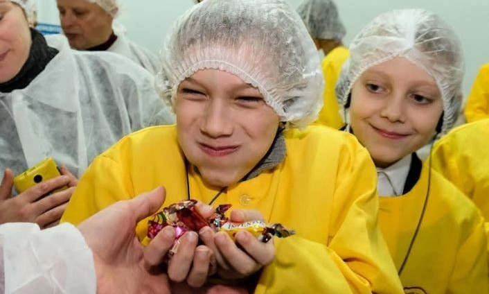 Дети из Днепра посетили конфетную фабрику 