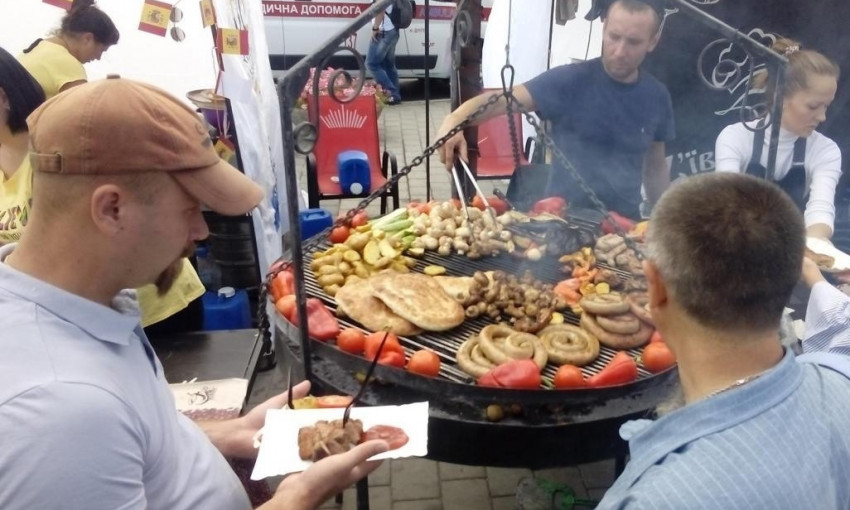Фестиваль уличной кухни: днепряне пробуют новые блюда 