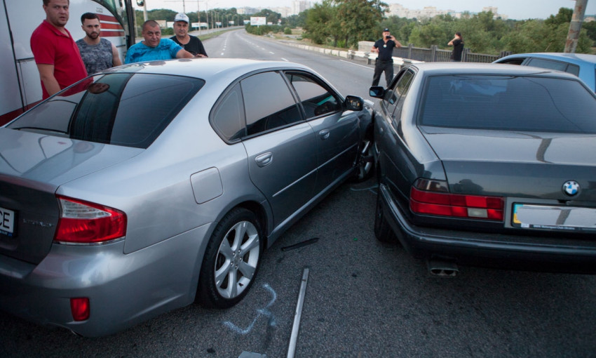 ДТП в Днепре: на Кайдакском мосту столкнулись четыре автомобиля 