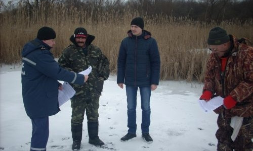 На Днепропетровщине спасатели пообщались с рыбаками 