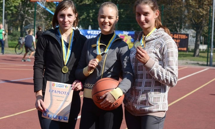 На Днепропетровщине прошел турнир по уличному баскетболу 