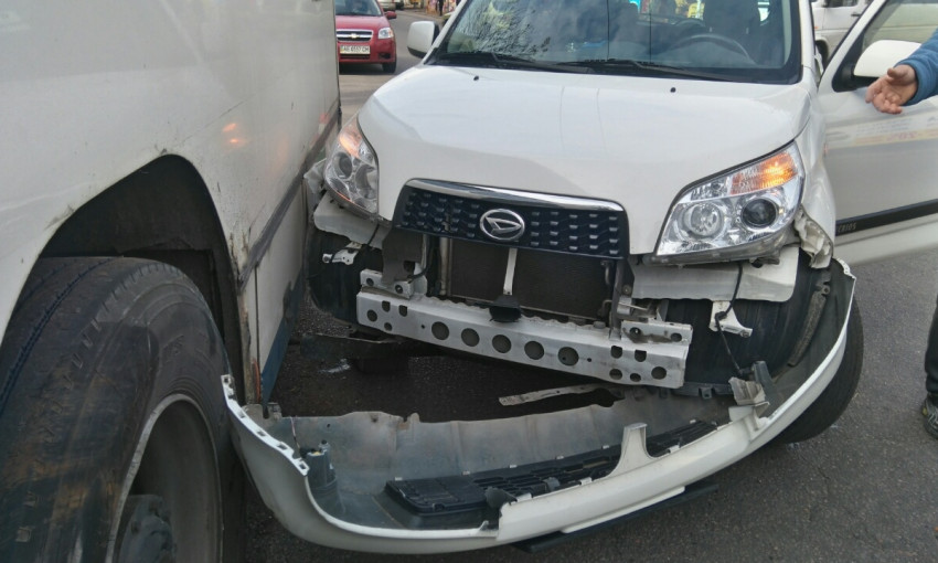 ДТП в Днепре: на Титова разбился Daihatsu 