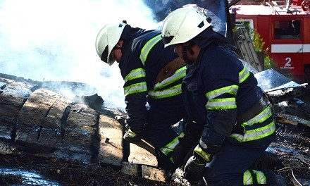 Пожар в Днепре: горело семь гаражей в центре города 