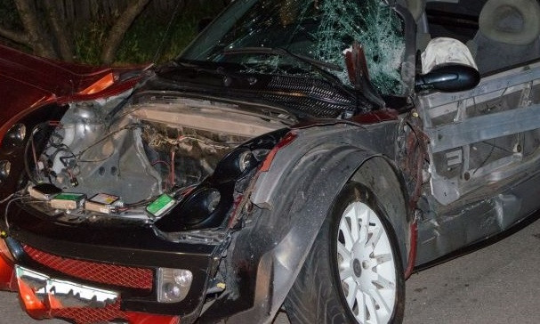 На Днепропетровщине пьяный водитель разбил машину вдребезги 