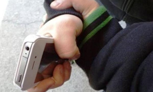 На Днепропетровщине лжеполицейский отбирал у детей телефоны 