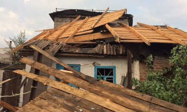 Смерч на Днепропетровщине повредил более двухсот домов 