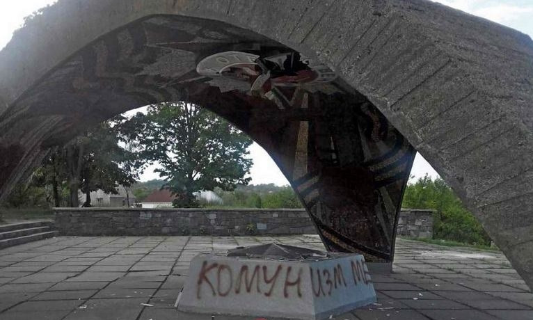 Вандализм в Днепре: вандалы испортили еще один памятник 