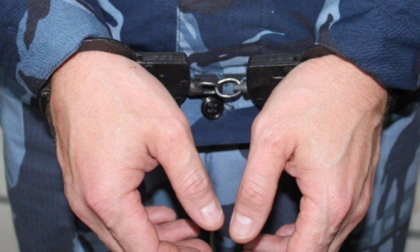 На Днепропетровщине начальник конвоя сбывал заключенным наркотики