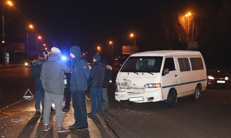 ДТП в Днепре: на Запорожском шоссе столкнулись два авто 