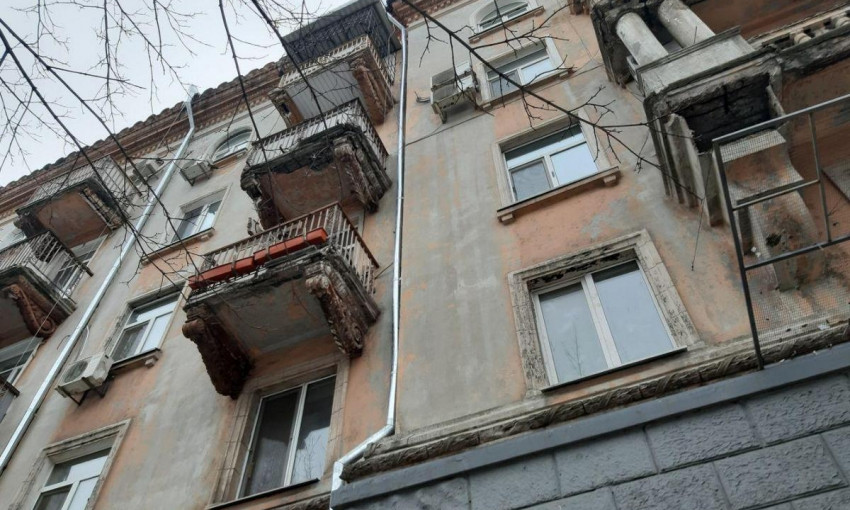 В Днепре на проспекте Яворницкого разрушаются балконы 