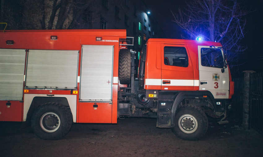 Пожар на Днепропетровщине: сотрудники ГСЧС тушили корпус горбольницы