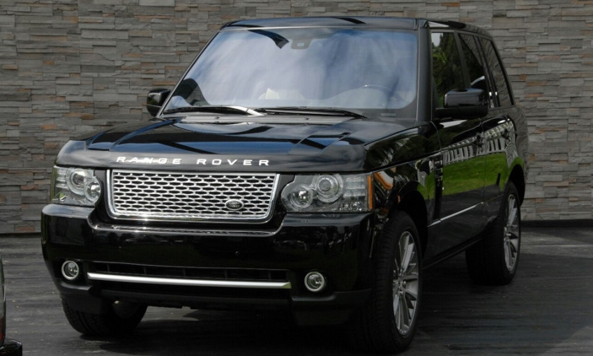 В Днепре полиция остановила подозрительный Range Rover 