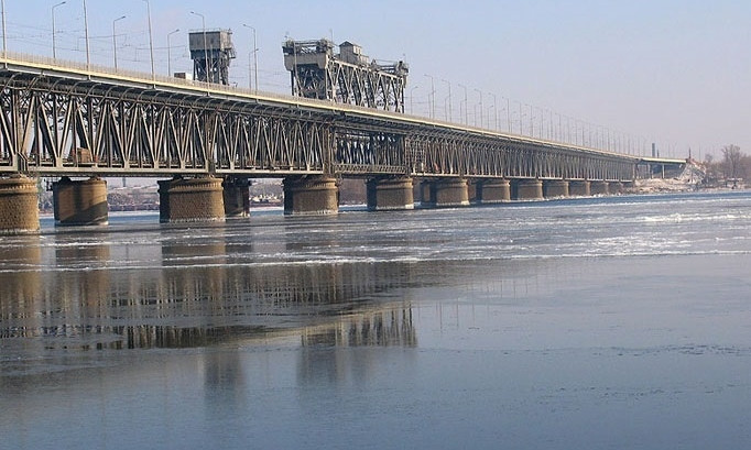 В Днепре электротранспорту разрешили ездить через Амурский мост 