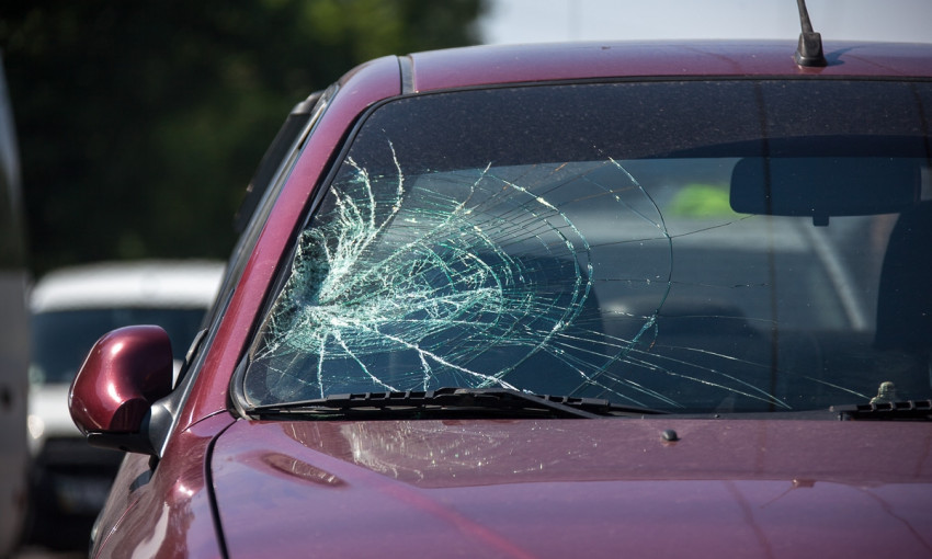 ДТП в Днепре: автомобиль сбил пешехода на перекрестке 