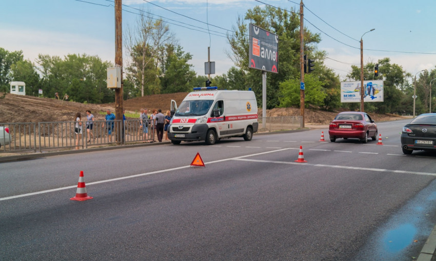 ДТП в Днепре: автомобиль сбил подростка на пешеходном переходе 
