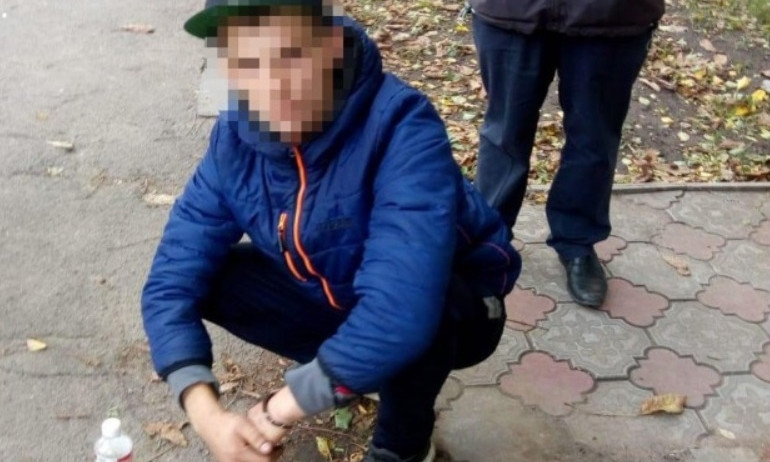 На Днепропетровщине 24-летний парень ограбил женщину 