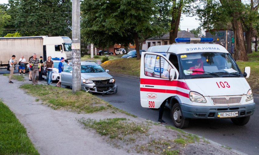 ДТП в Днепре: на Щепкина перевернулся автомобиль 
