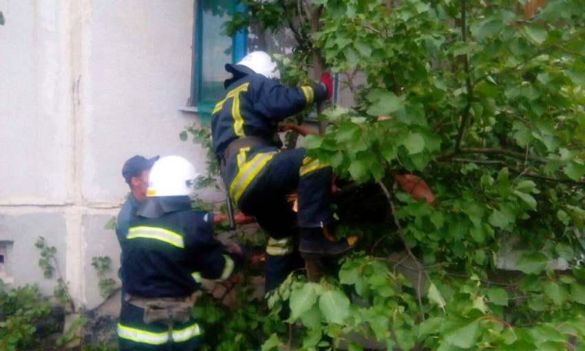 ЧП на Днепропетровщине: мужчина упал с балкона