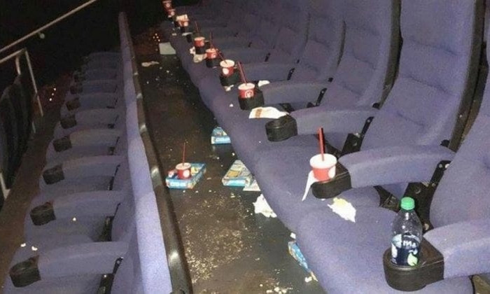 Грязный Днепр: горожане плюются и мусорят в кинотеатре 
