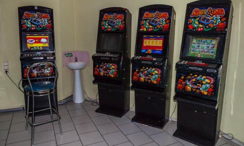 В Днепре полиция обнаружила зал игровых автоматов 