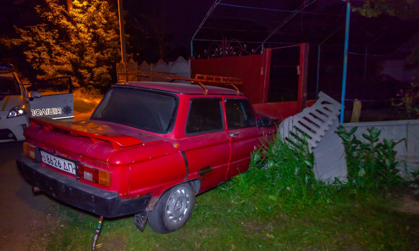 ДТП в Днепре: пьяный водитель врезался в забор частного дома