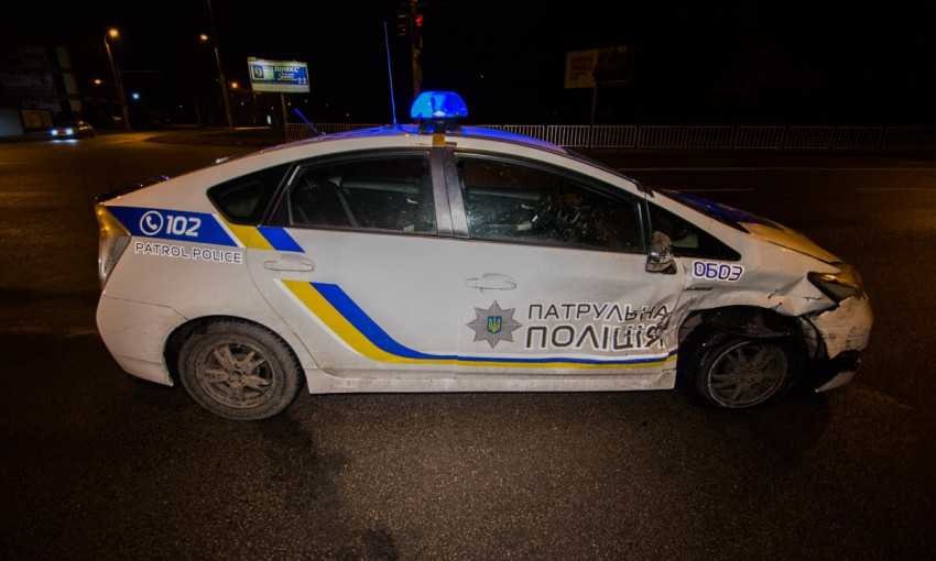 ДТП в Днепре: полицейский Prius столкнулся с легковым авто