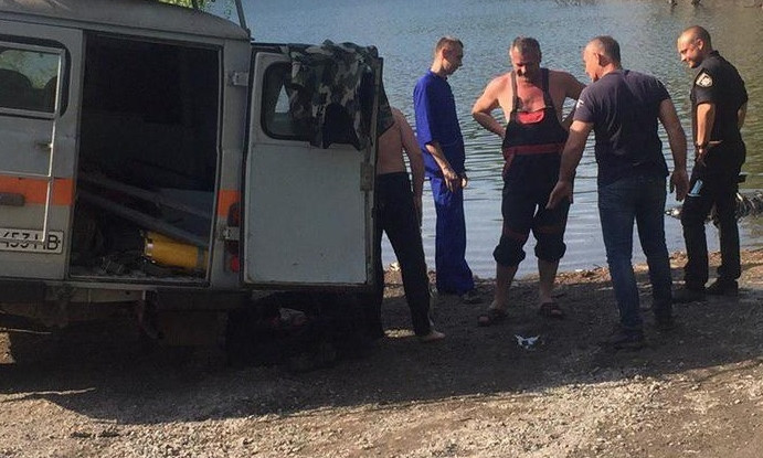На Днепропетровщине дайверы нашли труп в затопленном карьере 