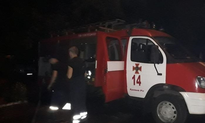 Пожар на Днепропетровщине: сотрудники ГСЧС тушили возгорание в доме