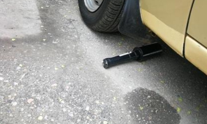 На Днепропетровщине под колесами автомобиля нашли гранату 
