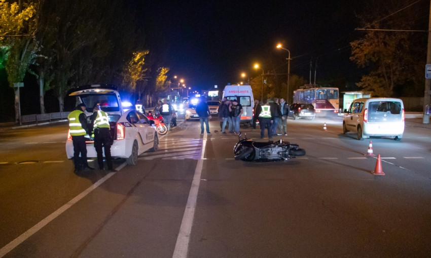 ДТП в Днепре: Lada Samara столкнулась с мотоциклом