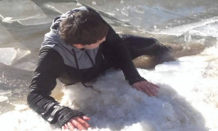 На Днепропетровщине мальчик провалился под лёд