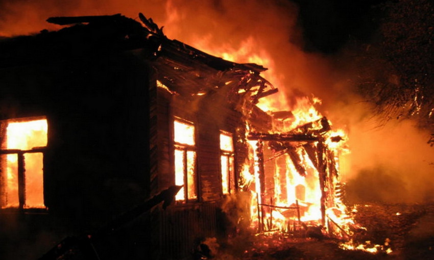 Ужасный пожар на Днепропетровщине охватил жилой дом (фото)