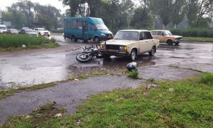 ДТП на Днепропетровщине: авто сбило мотоциклиста