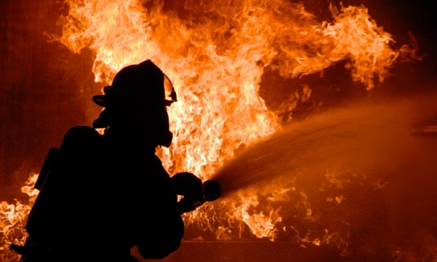Пожар в Днепре: сотрудники ГСЧС спасли женщину 