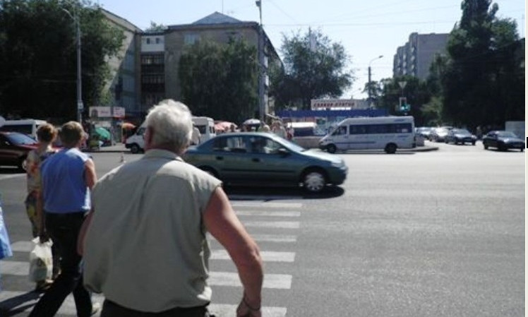 Днепрянка предлагает наказывать пешеходов за нарушение ПДД