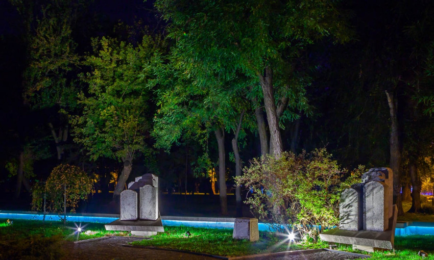 Ночной Днепр: как выглядит ночью парк Писаржевского 