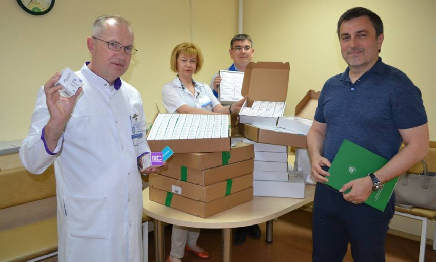 Врачи больницы Мечникова получили медикаменты из Литвы 